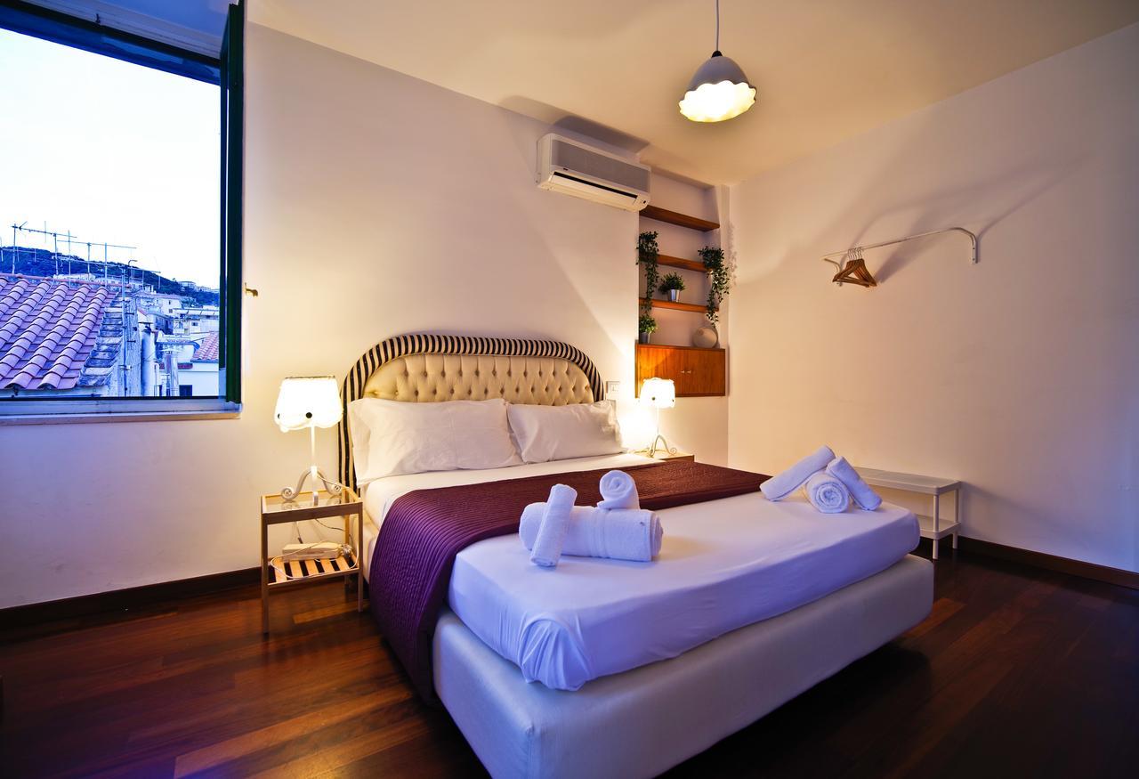 Bed And Travel Apartment Dogana Regia 15 Salerno Exterior foto